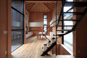 シンプルな空間と、物に囲まれた空間 相反する要望を同時に実現した、京の邸宅
