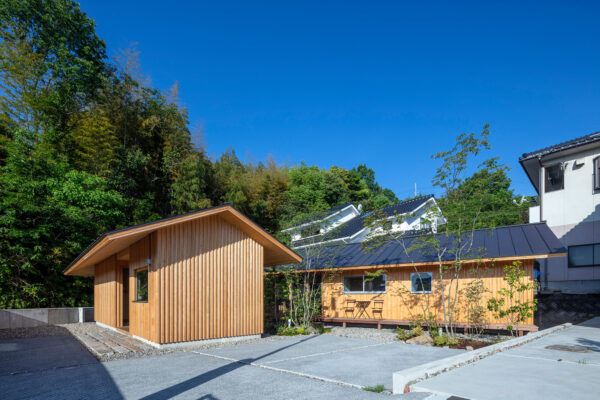 土地の弱点を建築の力で魅力に変えた 家族一緒も１人も快適ないくつもの居場所（衛藤建築設計室）